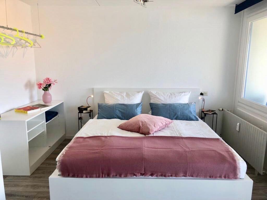 Grosses Appartement Mit Aussichtsbalkon Ludwigsburg Luaran gambar